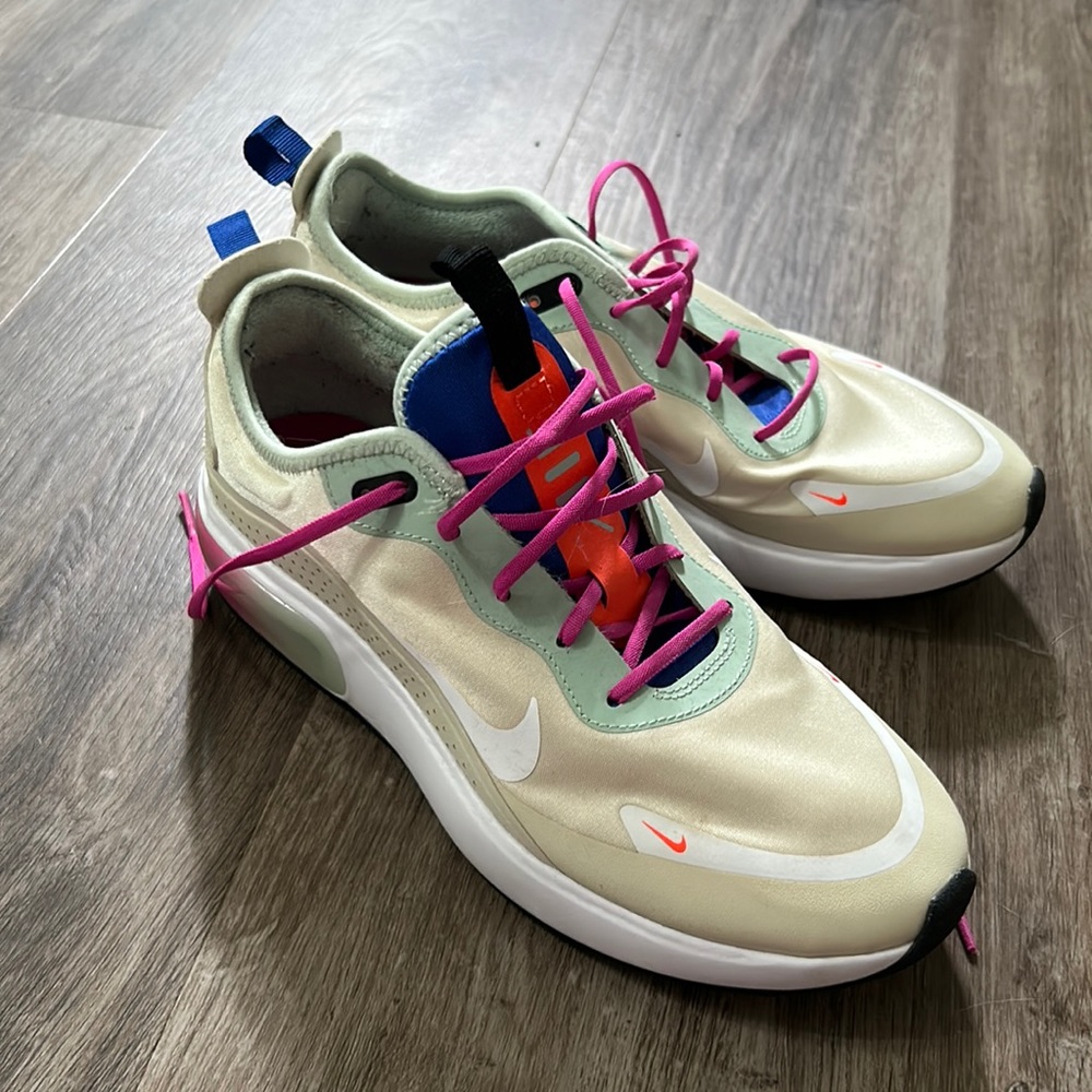 Nike Airmax Dia “Fossil” Sneakers